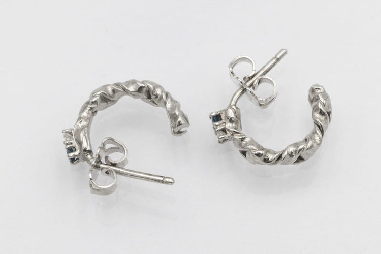 Boucles d'oreilles Boucles d'oreilles semi-circulaires en or jaune, saphirs et diamants 58 Facettes 12231