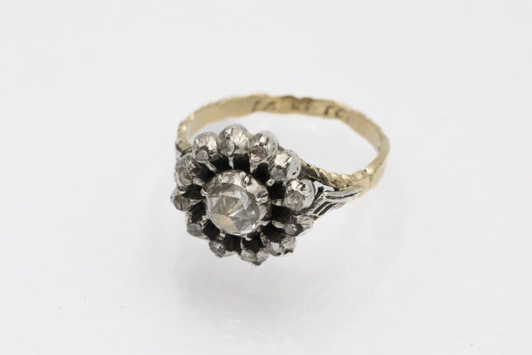Bague 57 Bague ancienne en or jaune, argent et diamants taille rose 58 Facettes 12228