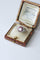 Bague 52 Bague dôme Art déco en platine, diamant coussin et rubis 58 Facettes