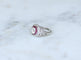 Bague 52 Bague dôme Art déco en platine, diamant coussin et rubis 58 Facettes