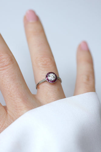 Bague 54 Art déco - Bague cible en or blanc, platine, diamants et rubis 58 Facettes