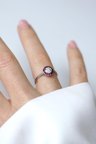 Bague 54 Art déco - Bague cible en or blanc, platine, diamants et rubis 58 Facettes