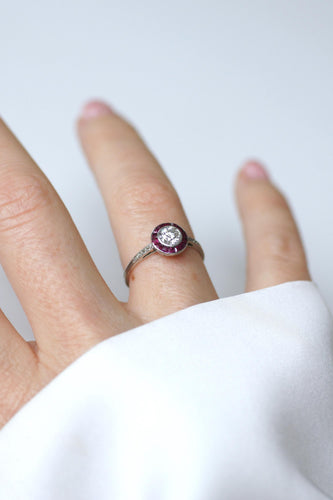 Bague 54 Art déco - Bague cible en or blanc, platine, diamants et rubis 58 Facettes