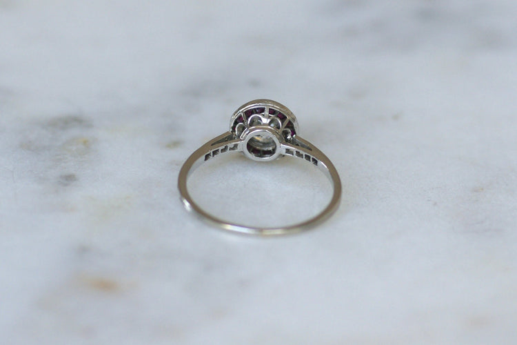 Bague 54 Art déco - Bague cible en or blanc, platine, diamants et rubis 58 Facettes