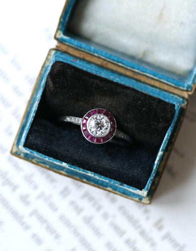 Bague 54 Art déco - Bague cible en or blanc, platine, diamants et rubis 58 Facettes