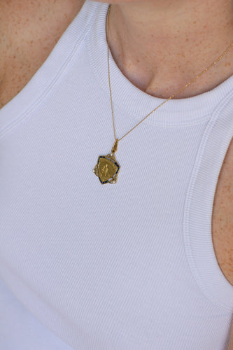 Pendentif Émile Monier - Médaille Art nouveau en or jaune, émail et perles 58 Facettes