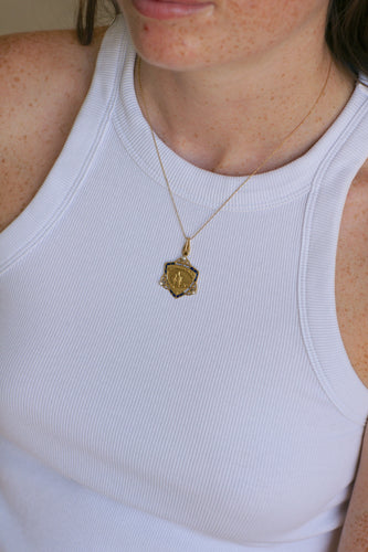 Pendentif Émile Monier - Médaille Art nouveau en or jaune, émail et perles 58 Facettes