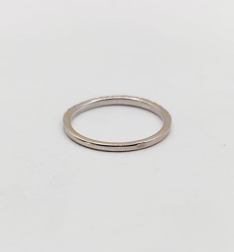 Bague 49.5 Demi-alliance vintage - Bague en or blanc 18K et saphirs bleus 58 Facettes A07412