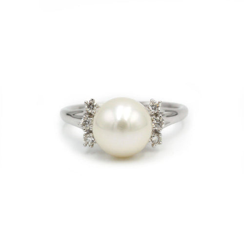 Bague 53.5 Bague en or blanc, perle et diamants 58 Facettes 260031SP