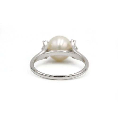 Bague 53.5 Bague en or blanc, perle et diamants 58 Facettes 260031SP