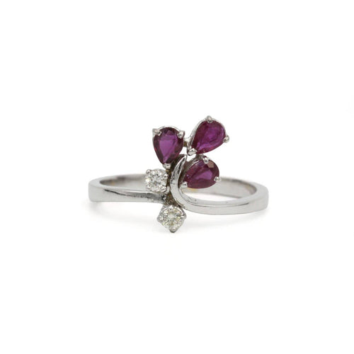 Bague 53 Bague en or blanc, diamants et rubis 58 Facettes 260032SP