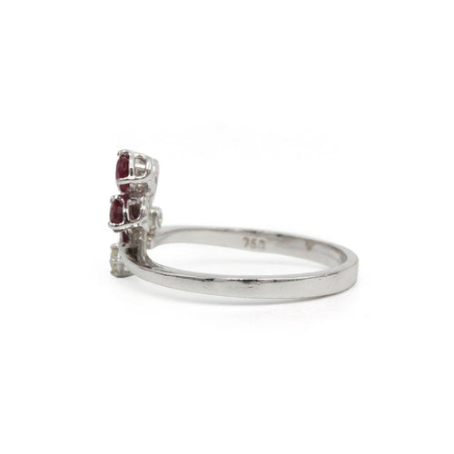 Bague 53 Bague en or blanc, diamants et rubis 58 Facettes 260032SP
