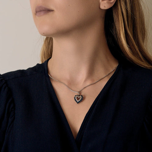Pendentif Pendentif Cœur en or gris, diamants et saphirs 58 Facettes B250604