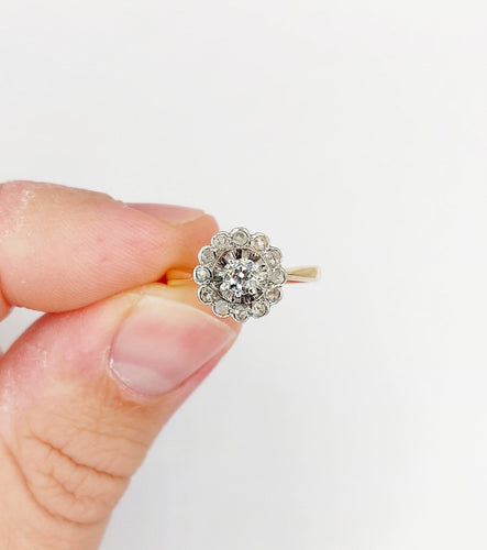 Bague 50.5 Bague marguerite en or 18k, platine et diamants 58 Facettes A07422