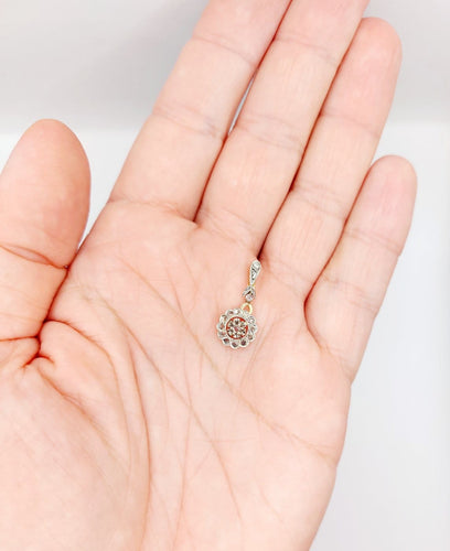 Pendentif Pendentif marguerite vers 1900 en or 18k et diamants taille rose 58 Facettes A07425