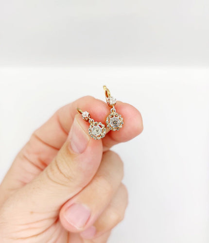 Boucles d'oreilles Dormeuses antiques en or 18K, platine et diamants 58 Facettes A07427