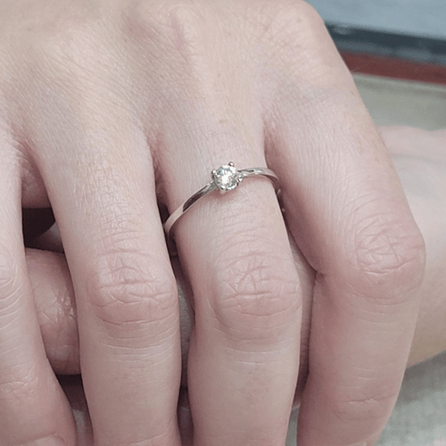 Bague 55 Bague solitaire en or blanc 18k et diamant 58 Facettes S484