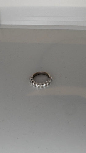 Bague 51 Demi-alliance - Bague en or blanc et diamants 58 Facettes Bague 001