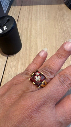 Bague 54 Bague en or jaune, grenats et diamant 58 Facettes Bague 001