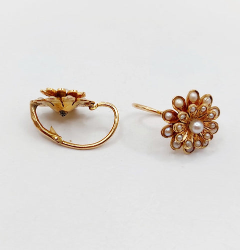 Boucles d'oreilles Dormeuses marguerite en or rose 18k et perles 58 Facettes A07454