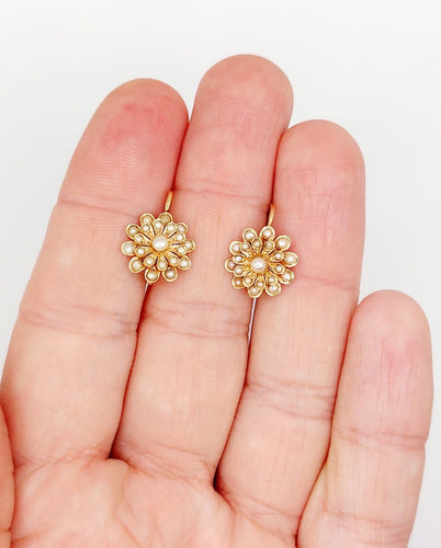Boucles d'oreilles Dormeuses marguerite en or rose 18k et perles 58 Facettes A07454