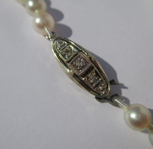 Collier Collier en perles de culture Akoya, or blanc et diamants 58 Facettes Collier