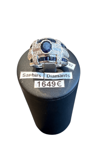 Bague en or blanc avec saphirs et diamants 58 Facettes Bague 001