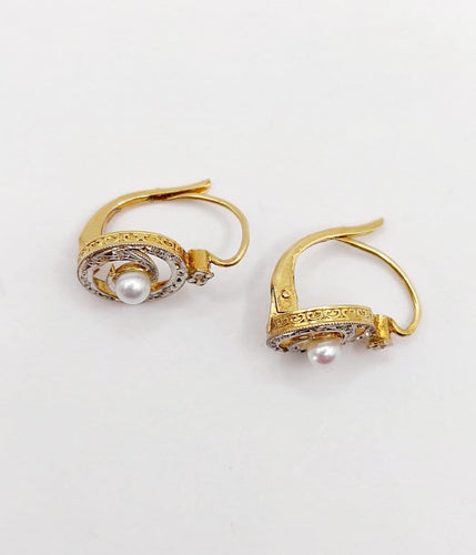 Boucles d'oreilles Dormeuses tourbillon en or 18K, perles et diamants taille rose 58 Facettes A06494