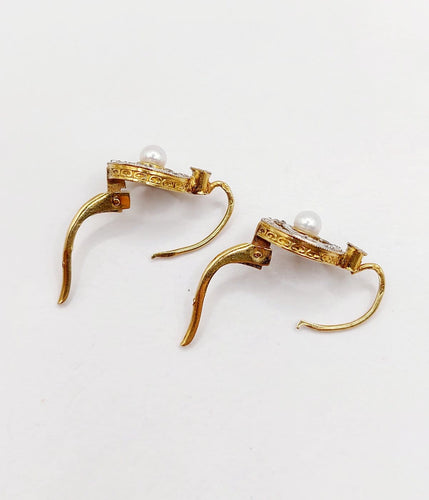 Boucles d'oreilles Dormeuses tourbillon en or 18K, perles et diamants taille rose 58 Facettes A06494