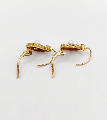 Boucles d'oreilles Dormeuses tourbillon en or 18K, perles et diamants taille rose 58 Facettes A06494