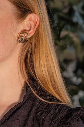 Boucles d'oreilles Boucles d'oreilles en or jaune et blanc avec diamants 58 Facettes 5713872CN