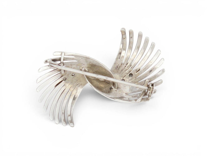 Broche Broche ruban torsadé en or blanc 18K et diamants 58 Facettes 275623