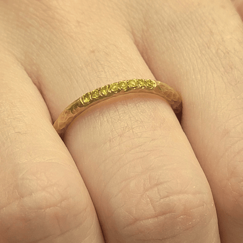 Bague 54 Bague en or jaune 18k martelé et diamants fancy 58 Facettes BOR18