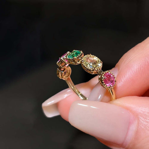 Bague 53 One of A Kind - Bague en or 18K, saphirs et émeraude 58 Facettes GBR1033YG