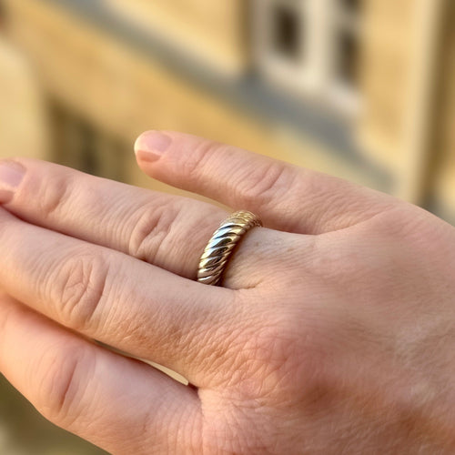 Bague 53 Boucheron - Anneau torsadé en or gris 58 Facettes REF2554CF-322
