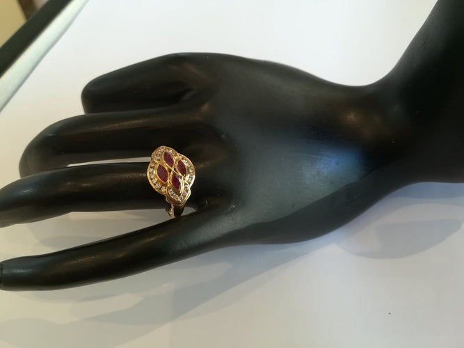 Bague 52.5 Bague losange en or jaune, rubis et diamants 58 Facettes 00947