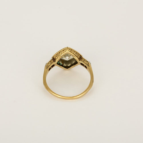 Bague 51 Bague Art déco en or jaune, platine, diamant :  1,50 carat et émeraudes 58 Facettes B260373