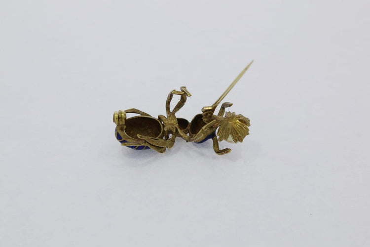 Broche Broche fourmi ancienne en or jaune 18K, émail et perle naturelle 58 Facettes 26051489