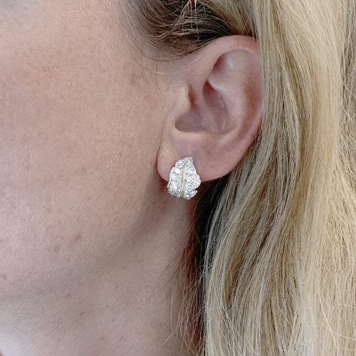 Boucles d'oreilles Boucles d'oreilles feuilles en or jaune et blanc avec diamants 58 Facettes 35765