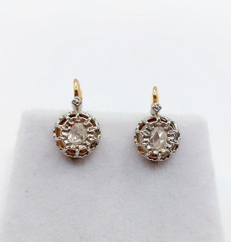 Boucles d'oreilles Dormeuses fleurs de lys en or 18k, platine et diamants taille rose 58 Facettes A07517