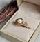 Bague 54 Bague en or jaune avec perle et diamants 58 Facettes 374