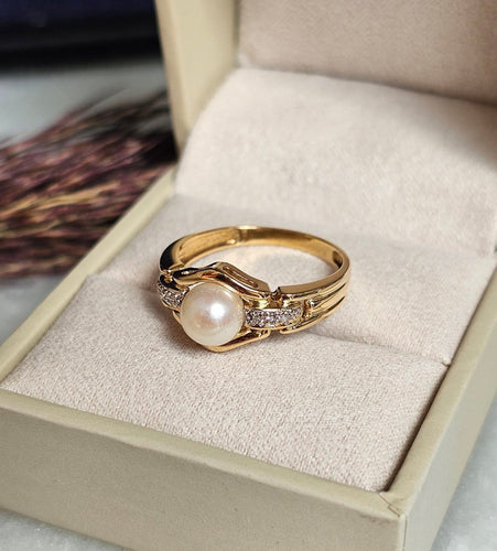 Bague 54 Bague en or jaune avec perle et diamants 58 Facettes 374
