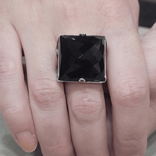 Bague en or blanc 18 ct et onyx 58 Facettes T13