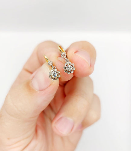 Boucles d'oreilles Dormeuses antiques - Boucles d'oreilles en or 18k, platine et diamants 58 Facettes A07534
