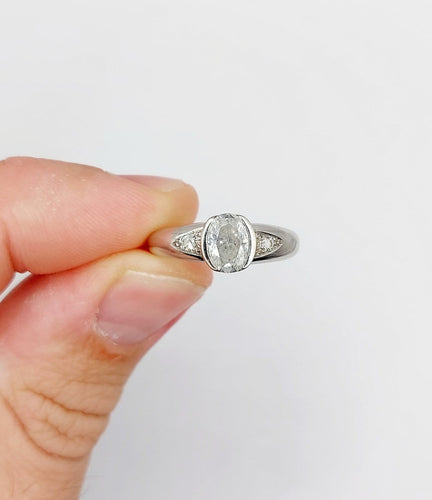 Bague 52 Bague jonc vintage en or blanc et diamant ovale 58 Facettes A07408