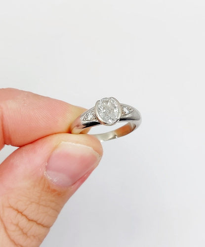 Bague 52 Bague jonc vintage en or blanc et diamant ovale 58 Facettes A07408