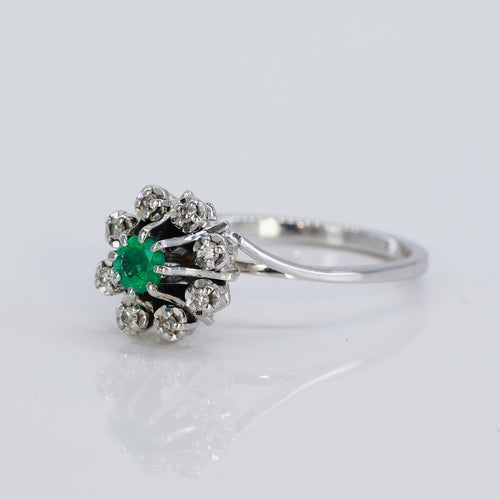 Bague 53 Bague marguerite en or blanc, émeraude et diamants 58 Facettes R007