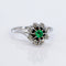 Bague 53 Bague marguerite en or blanc, émeraude et diamants 58 Facettes R007
