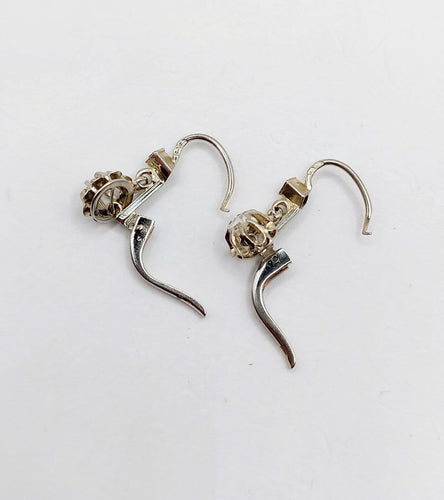 Boucles d'oreilles Boucles d'oreilles dormeuses antiques en or blanc et diamants 58 Facettes A07375