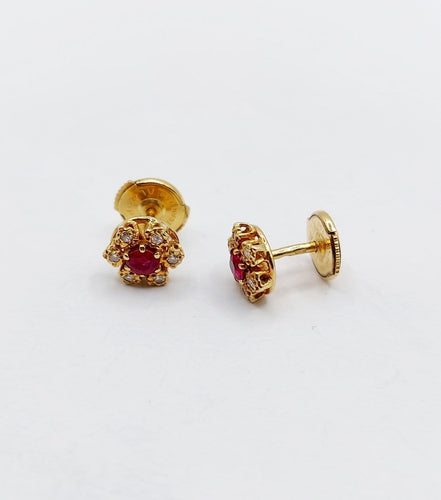 Boucles d'oreilles Puces d'oreilles marguerite vintage en or 18k, rubis et diamants 58 Facettes A04679